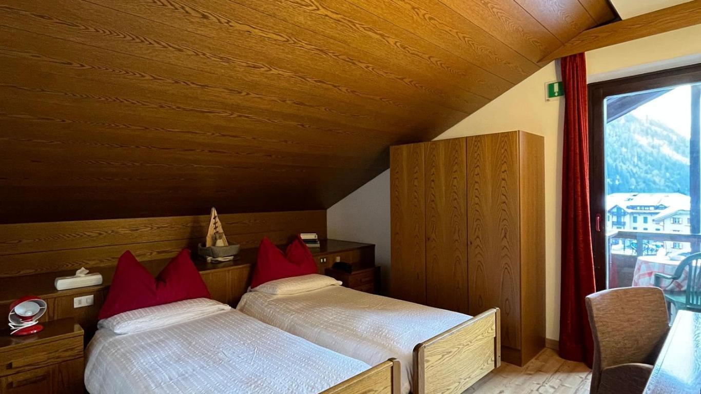 Hotel La Baita Мадонна-ди-Кампильо Экстерьер фото