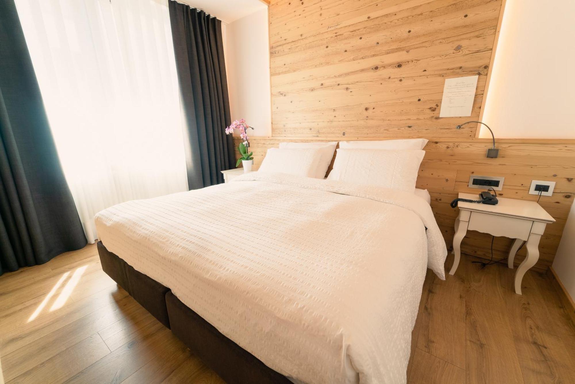 Hotel La Baita Мадонна-ди-Кампильо Экстерьер фото