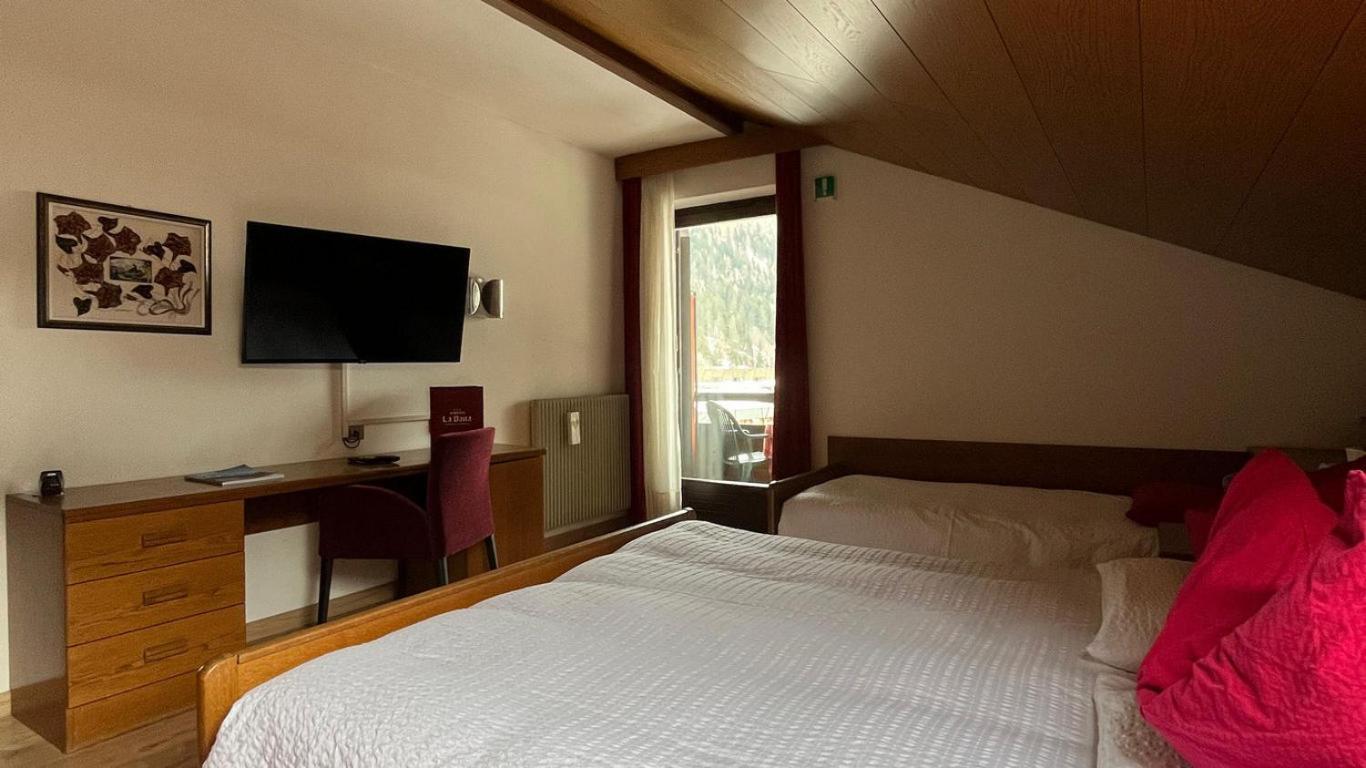 Hotel La Baita Мадонна-ди-Кампильо Экстерьер фото