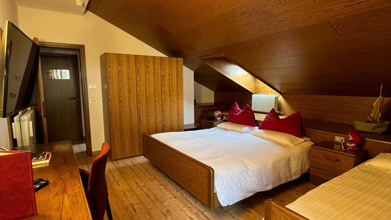 Hotel La Baita Мадонна-ди-Кампильо Экстерьер фото