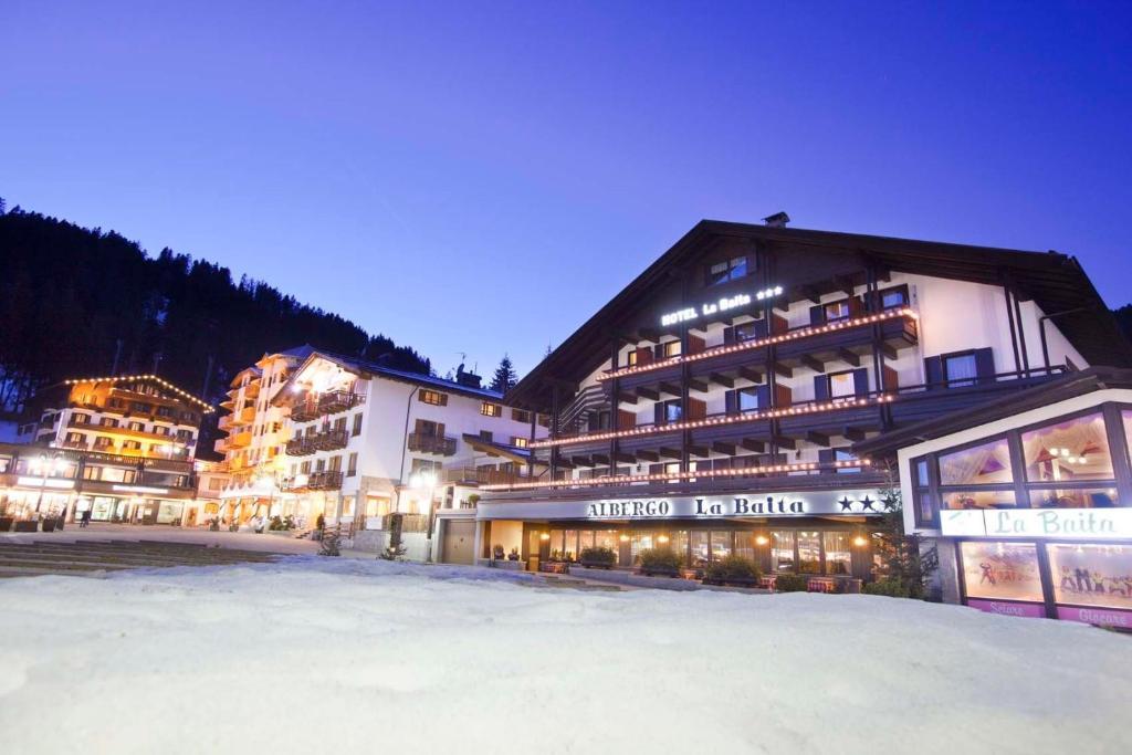 Hotel La Baita Мадонна-ди-Кампильо Экстерьер фото